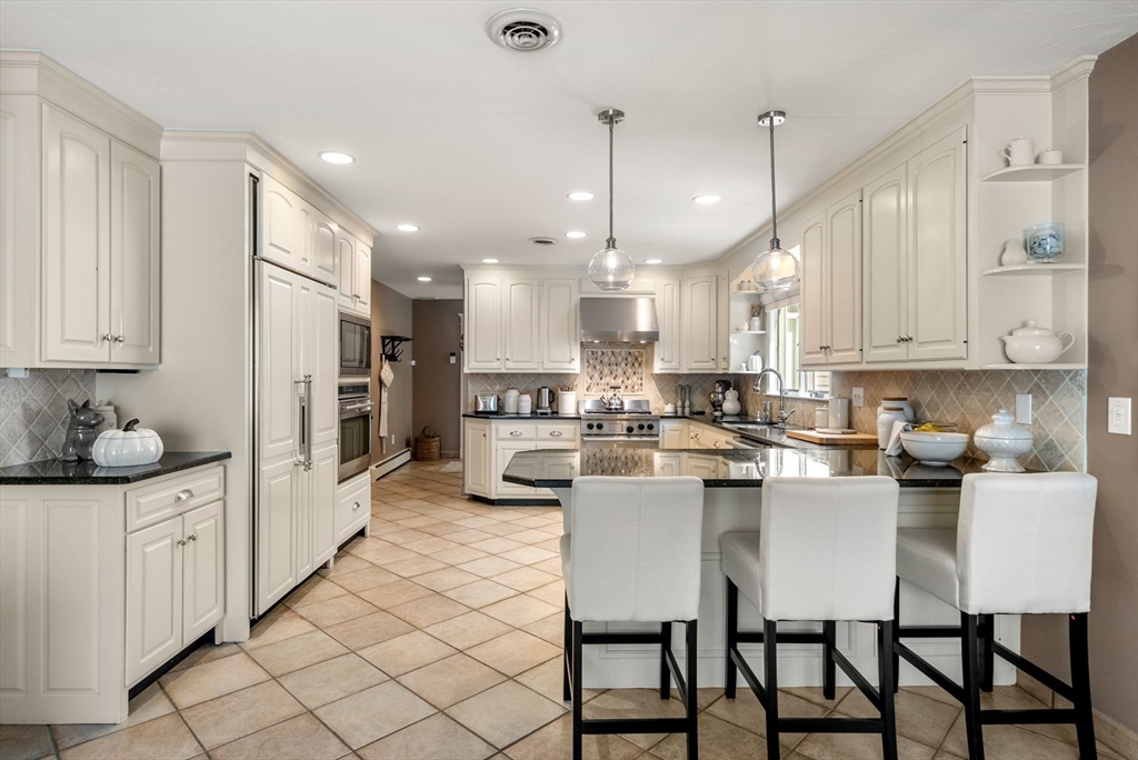 23 Longwood Dr