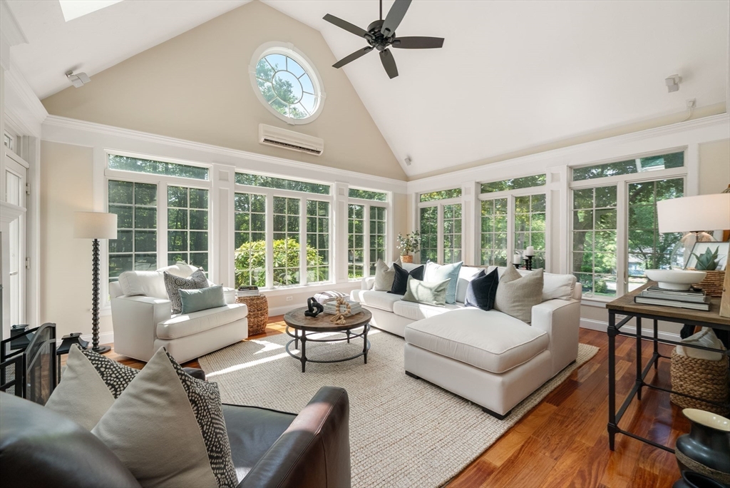 23 Longwood Dr