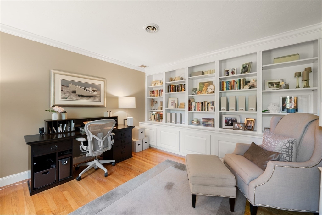 23 Longwood Dr