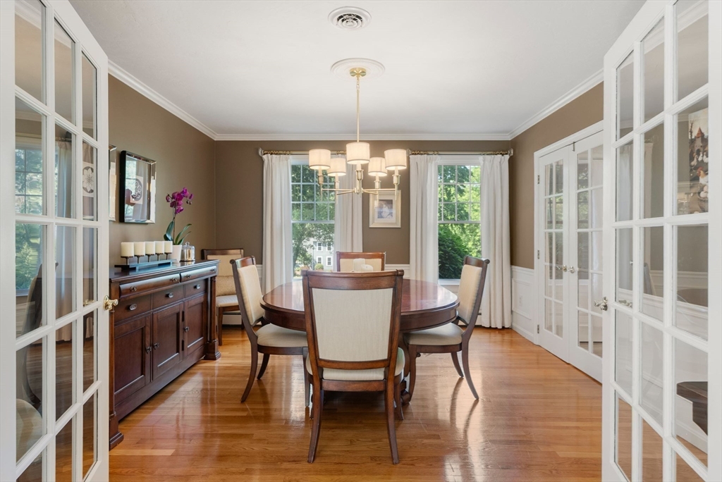 23 Longwood Dr