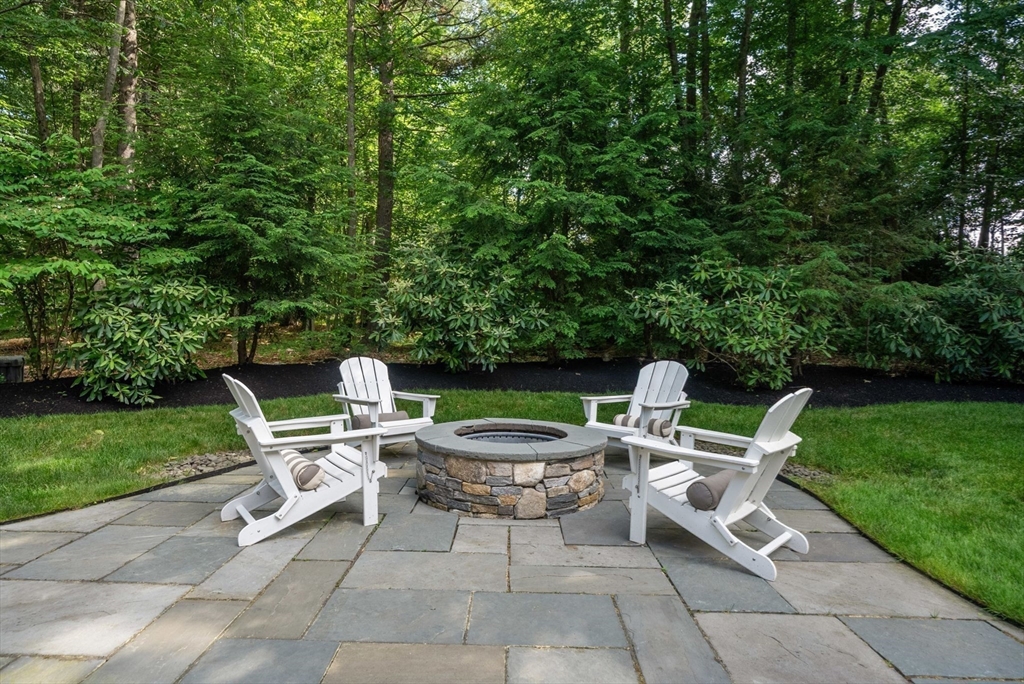23 Longwood Dr