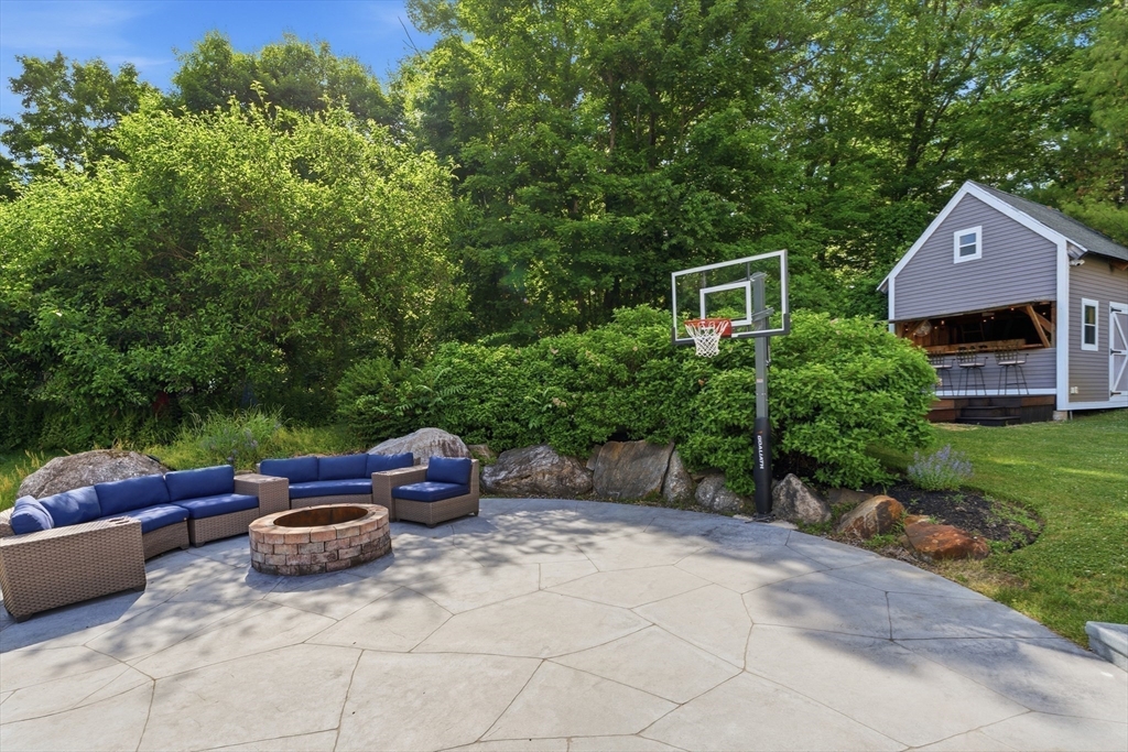 571 Linden St