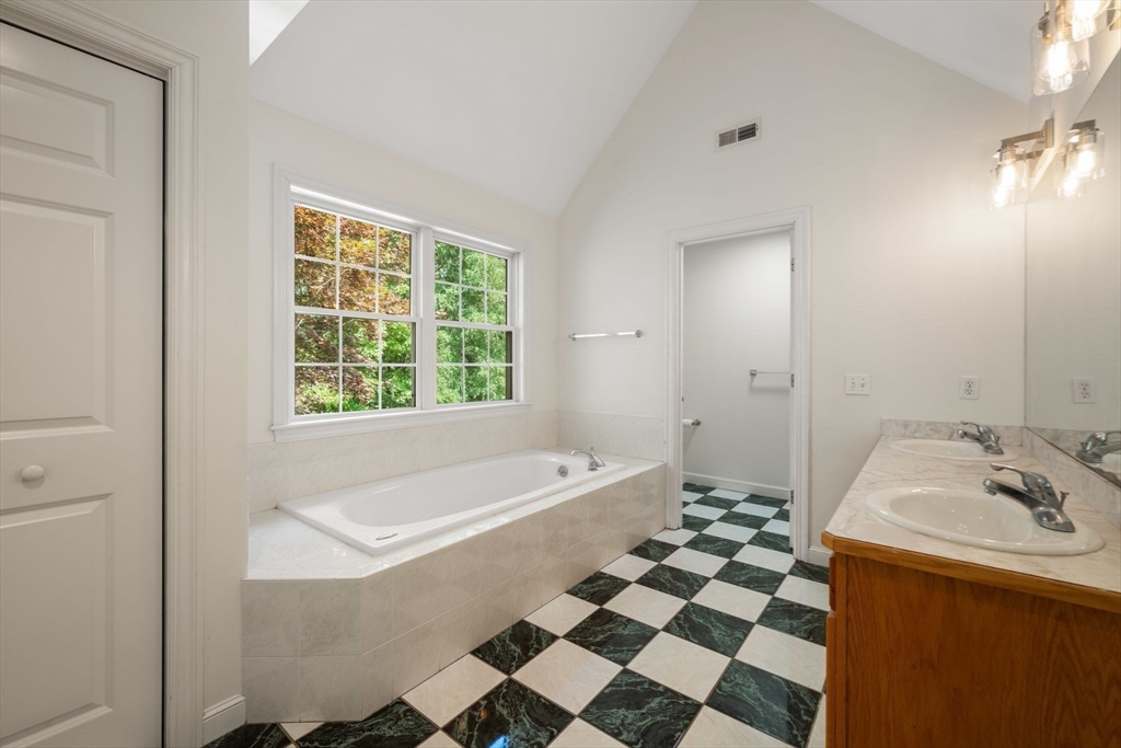 12 Rocky Woods Rd