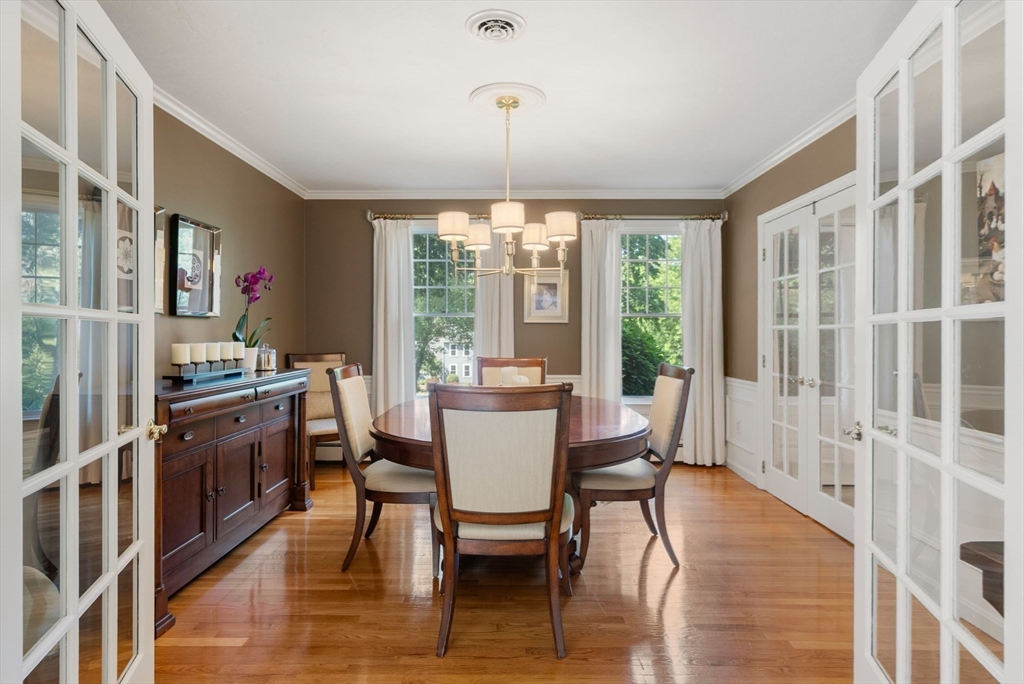 23 Longwood Dr