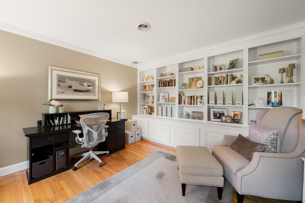 23 Longwood Dr