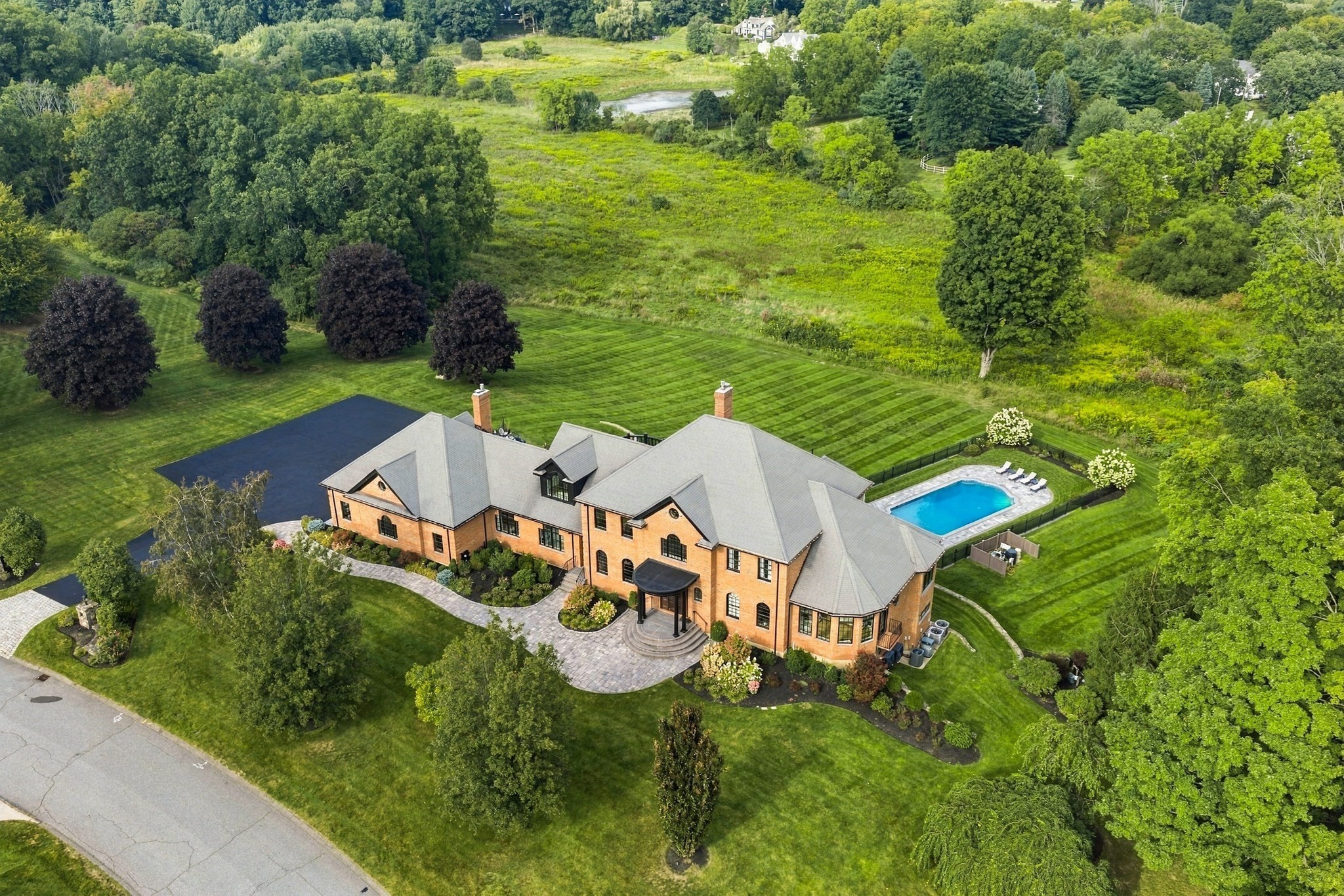 3 Wyndemere Dr