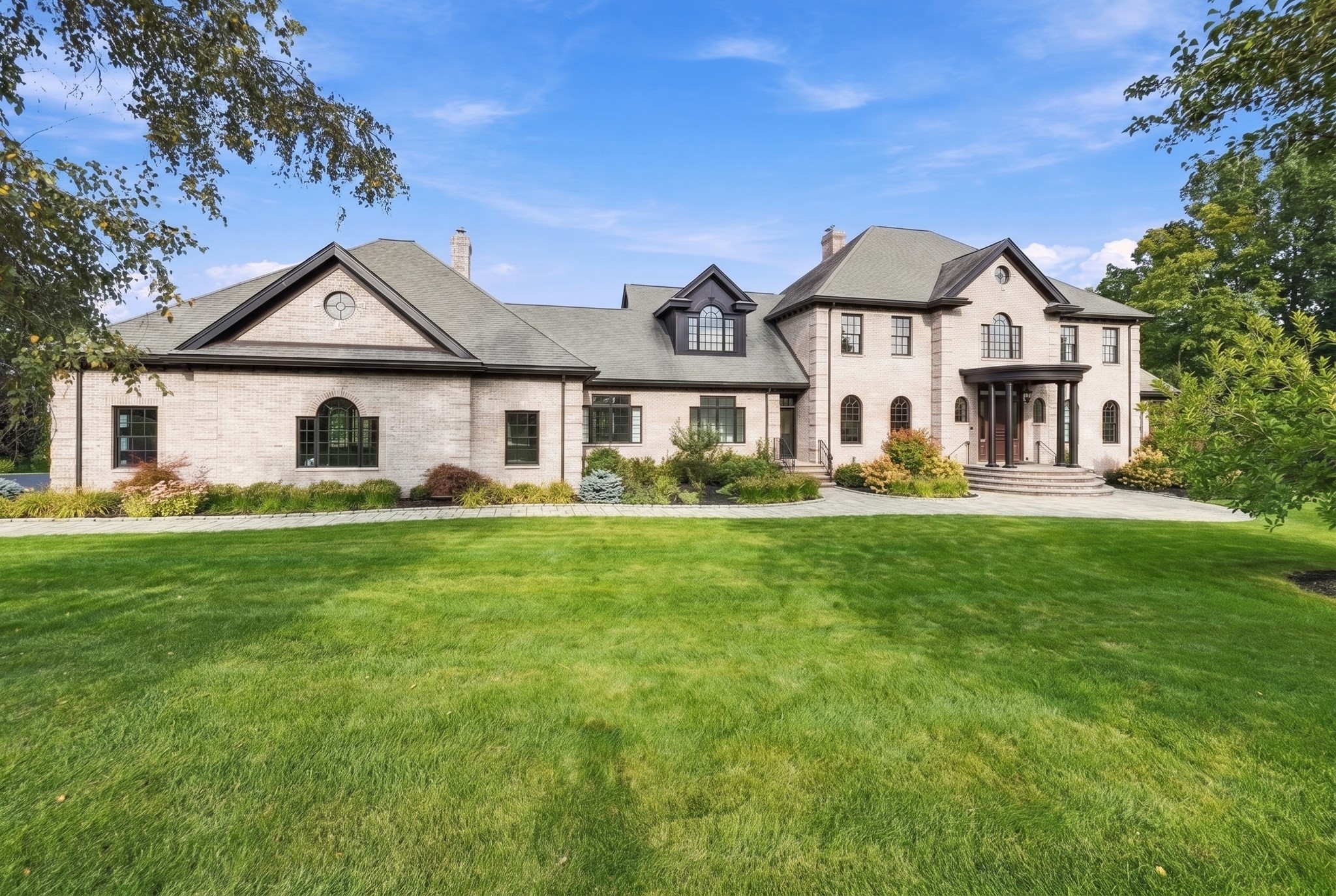3 Wyndemere Dr