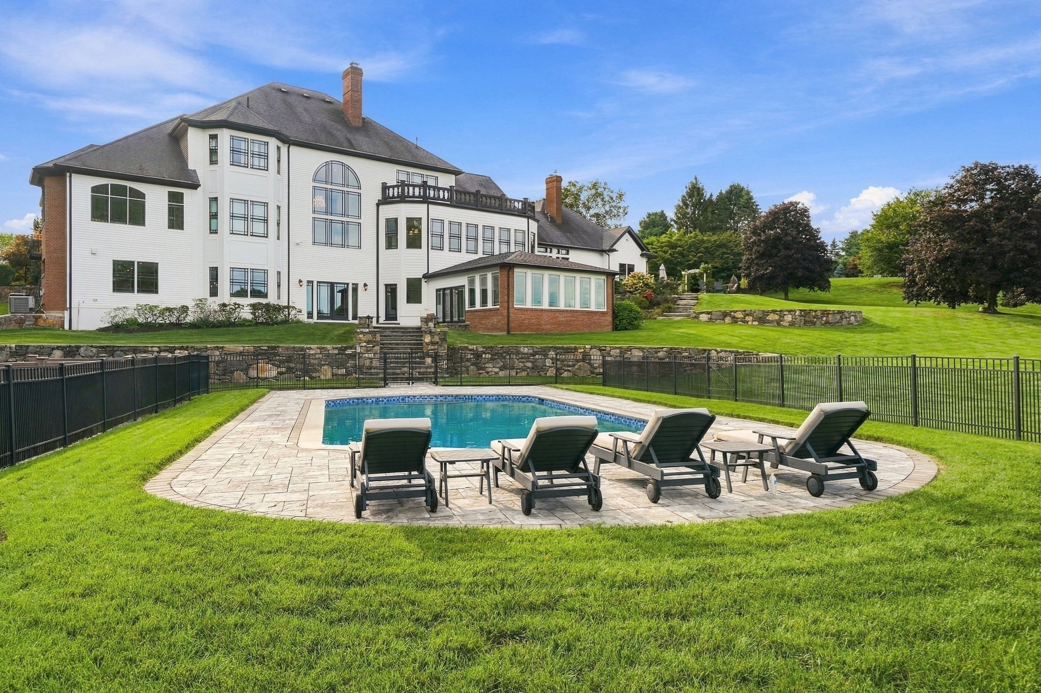3 Wyndemere Dr