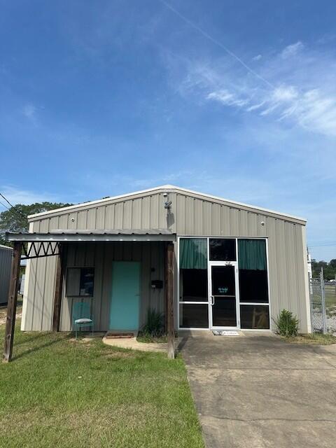 904 Pine Ave.