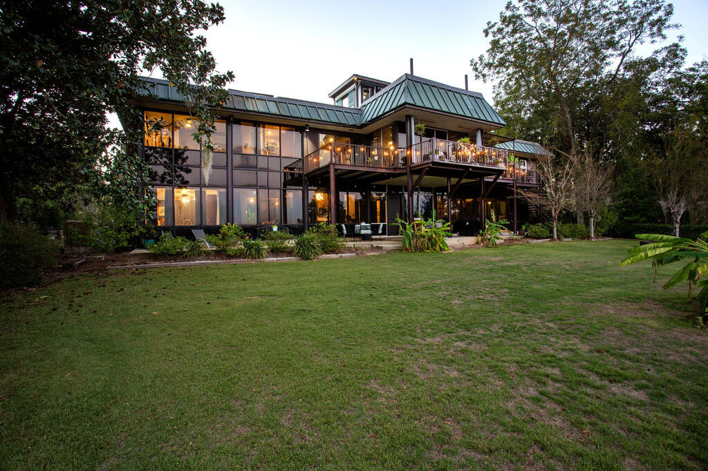 115 Riverside Drive