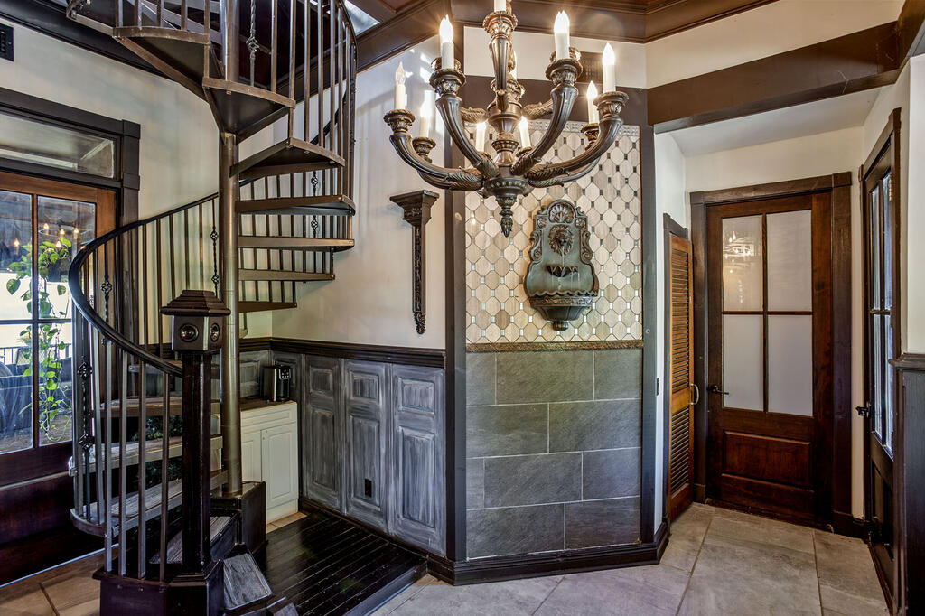 115 Riverside Drive