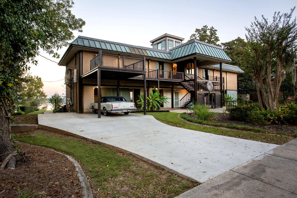 115 Riverside Drive