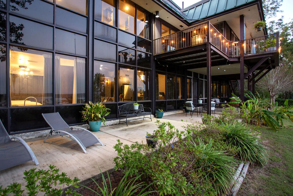 115 Riverside Drive
