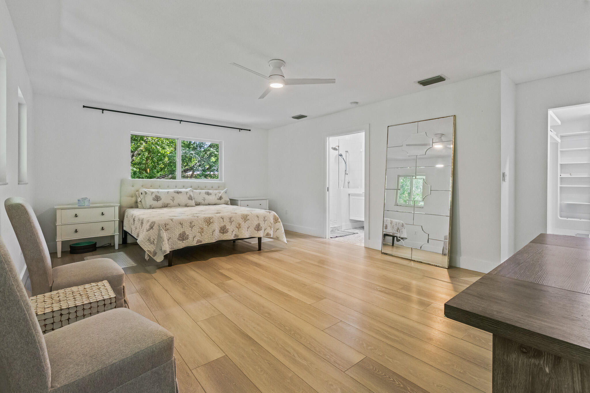 207 Sunset Boulevard