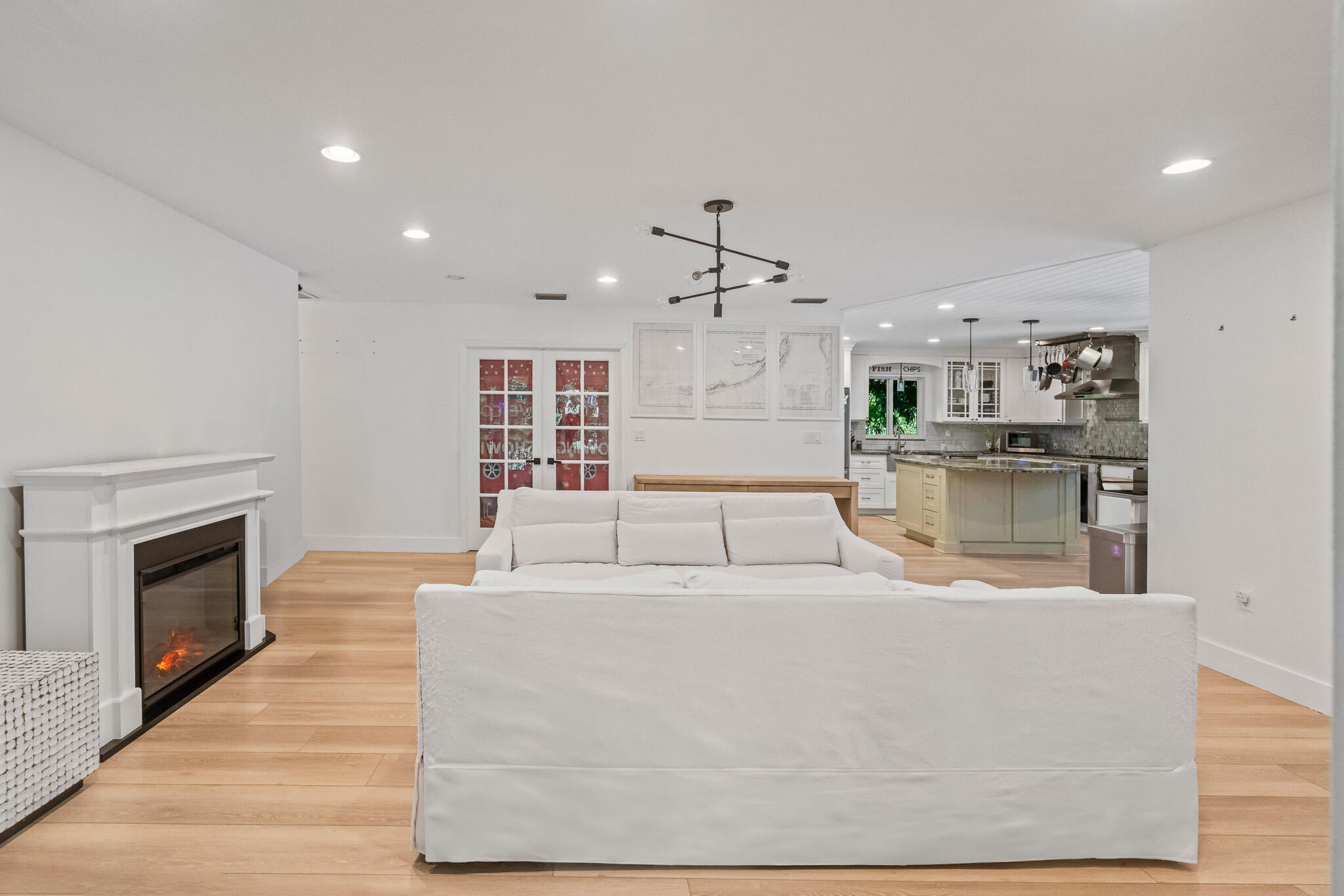 207 Sunset Boulevard