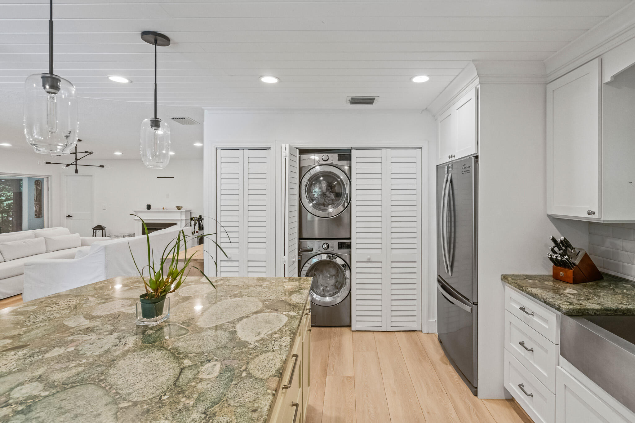 207 Sunset Boulevard