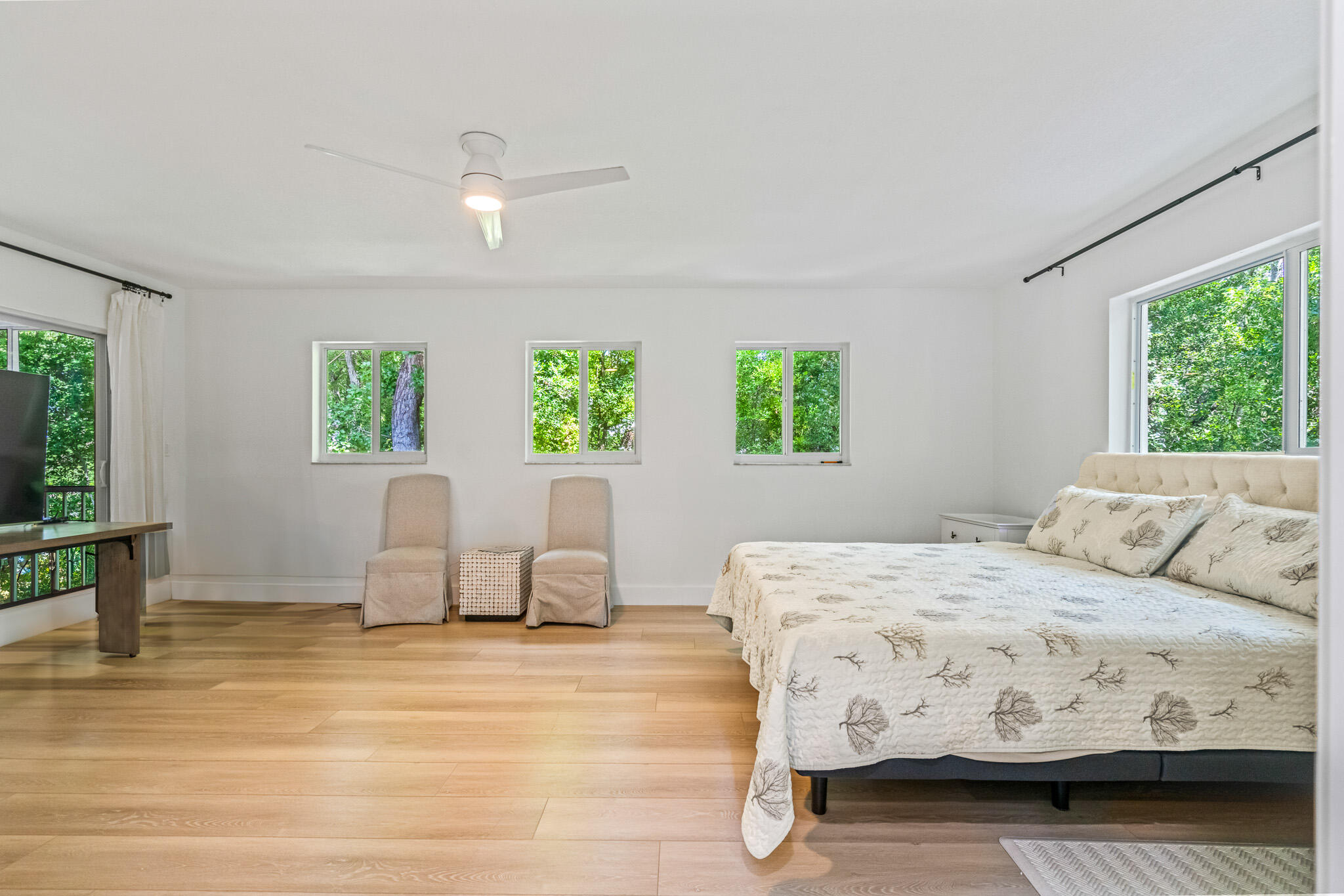 207 Sunset Boulevard