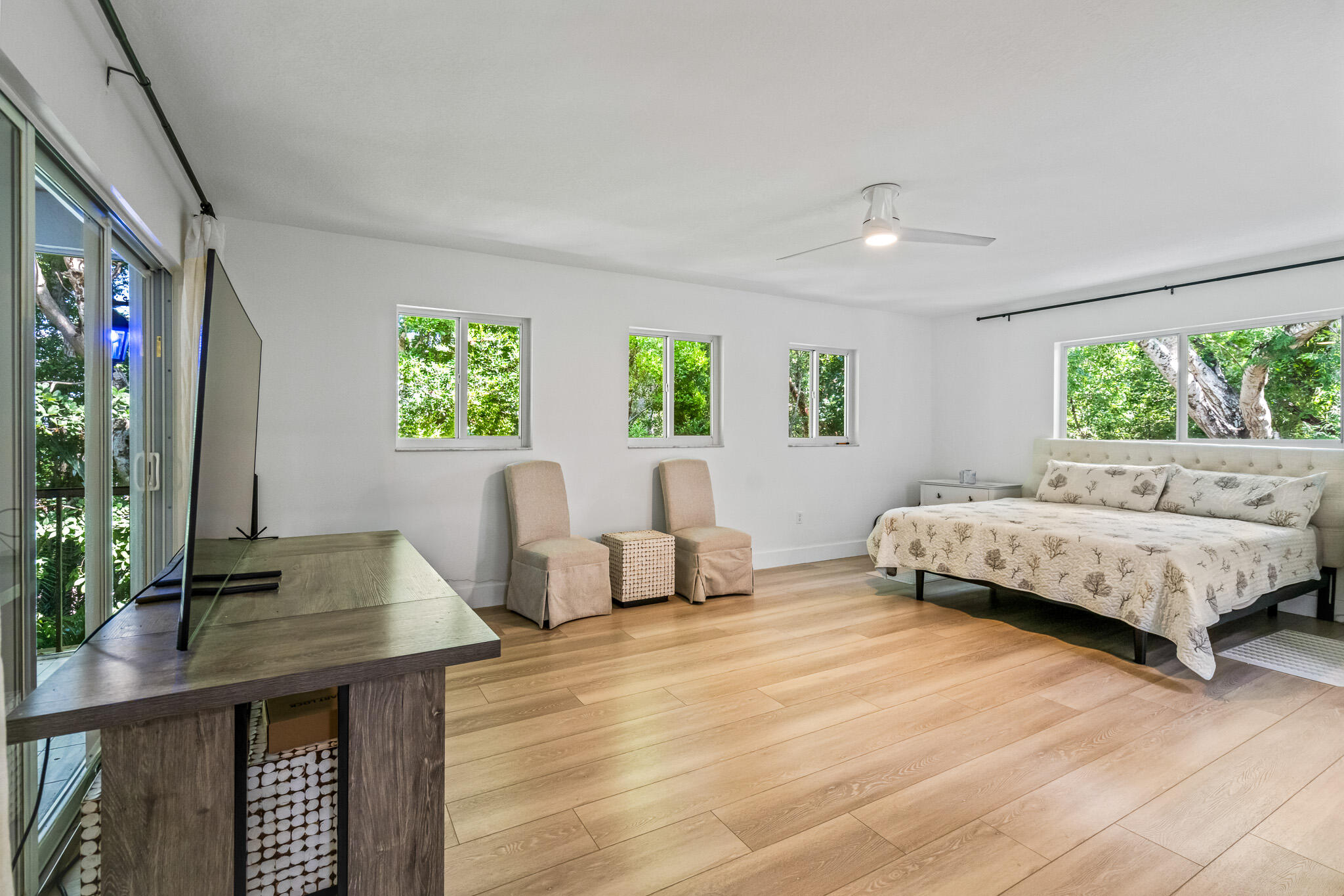207 Sunset Boulevard
