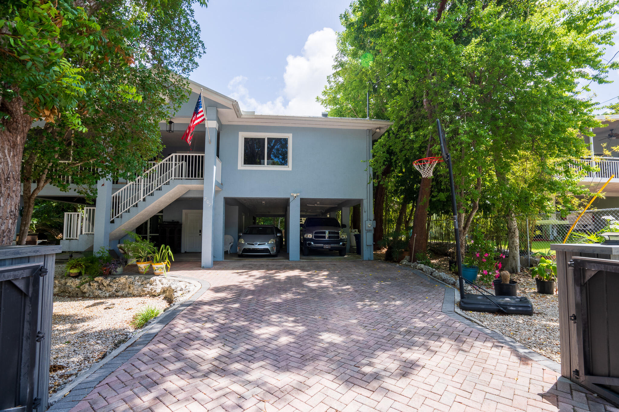 207 Sunset Boulevard