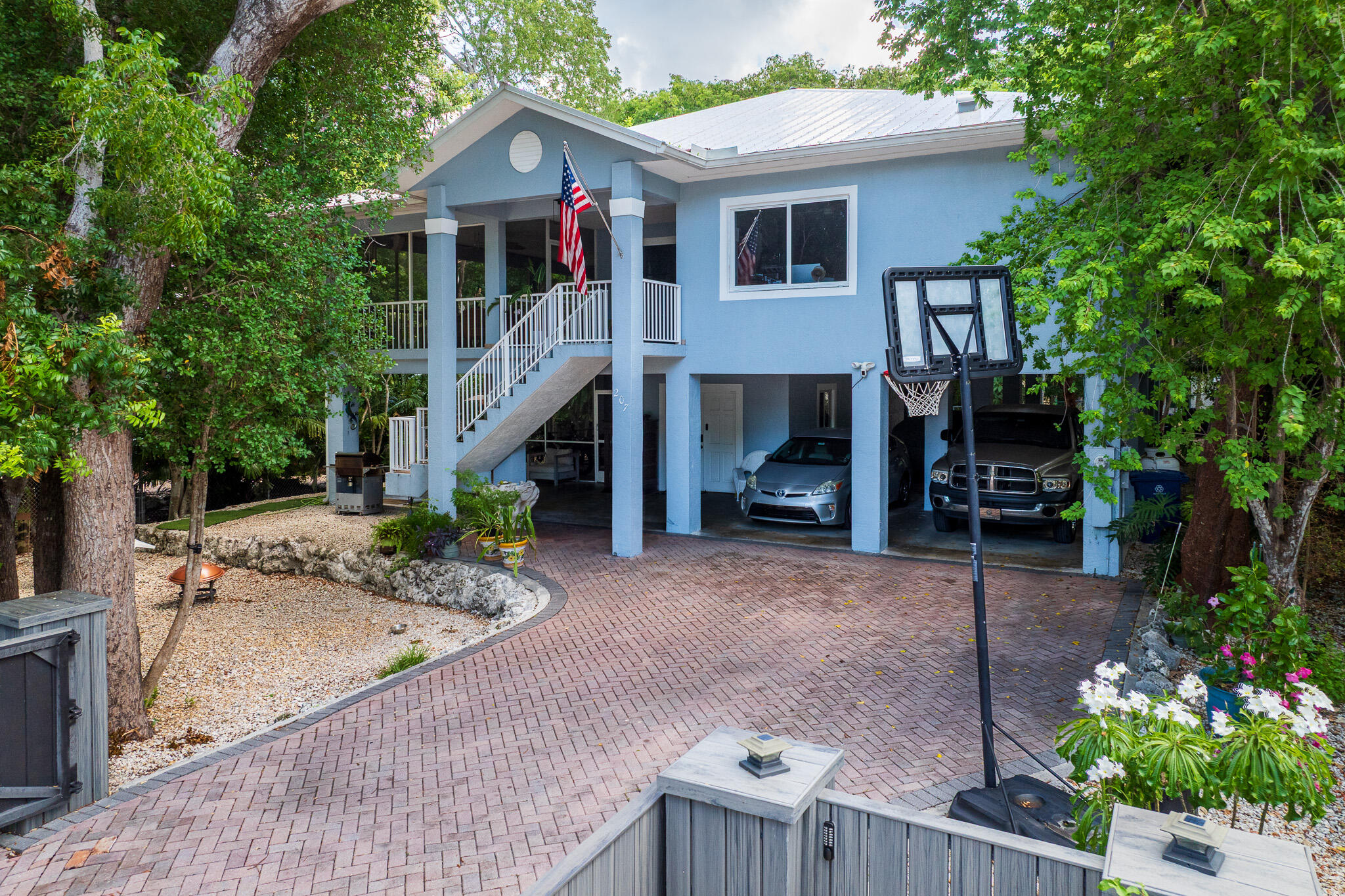 207 Sunset Boulevard