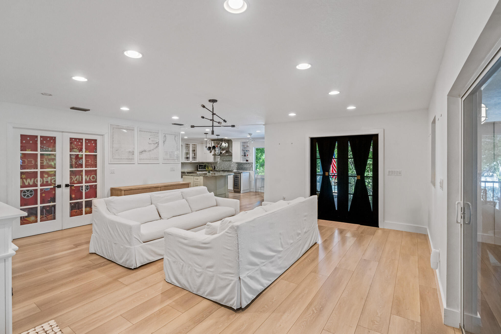 207 Sunset Boulevard