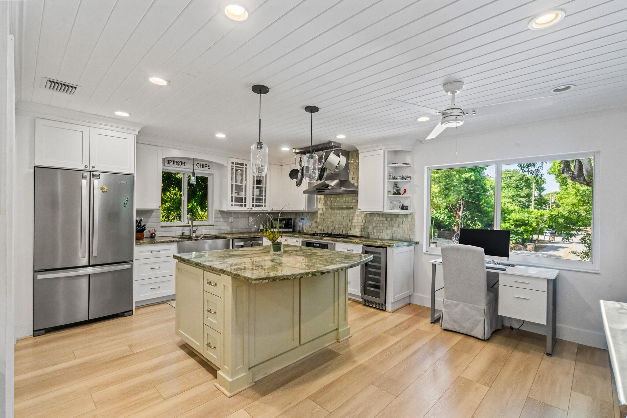 207 Sunset Boulevard