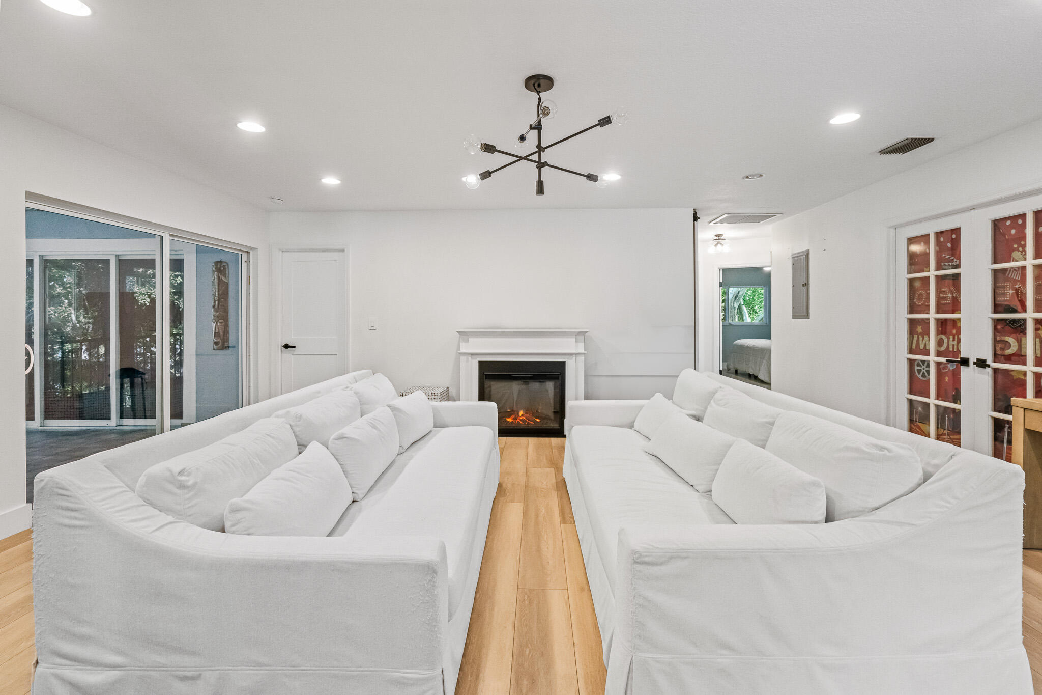 207 Sunset Boulevard