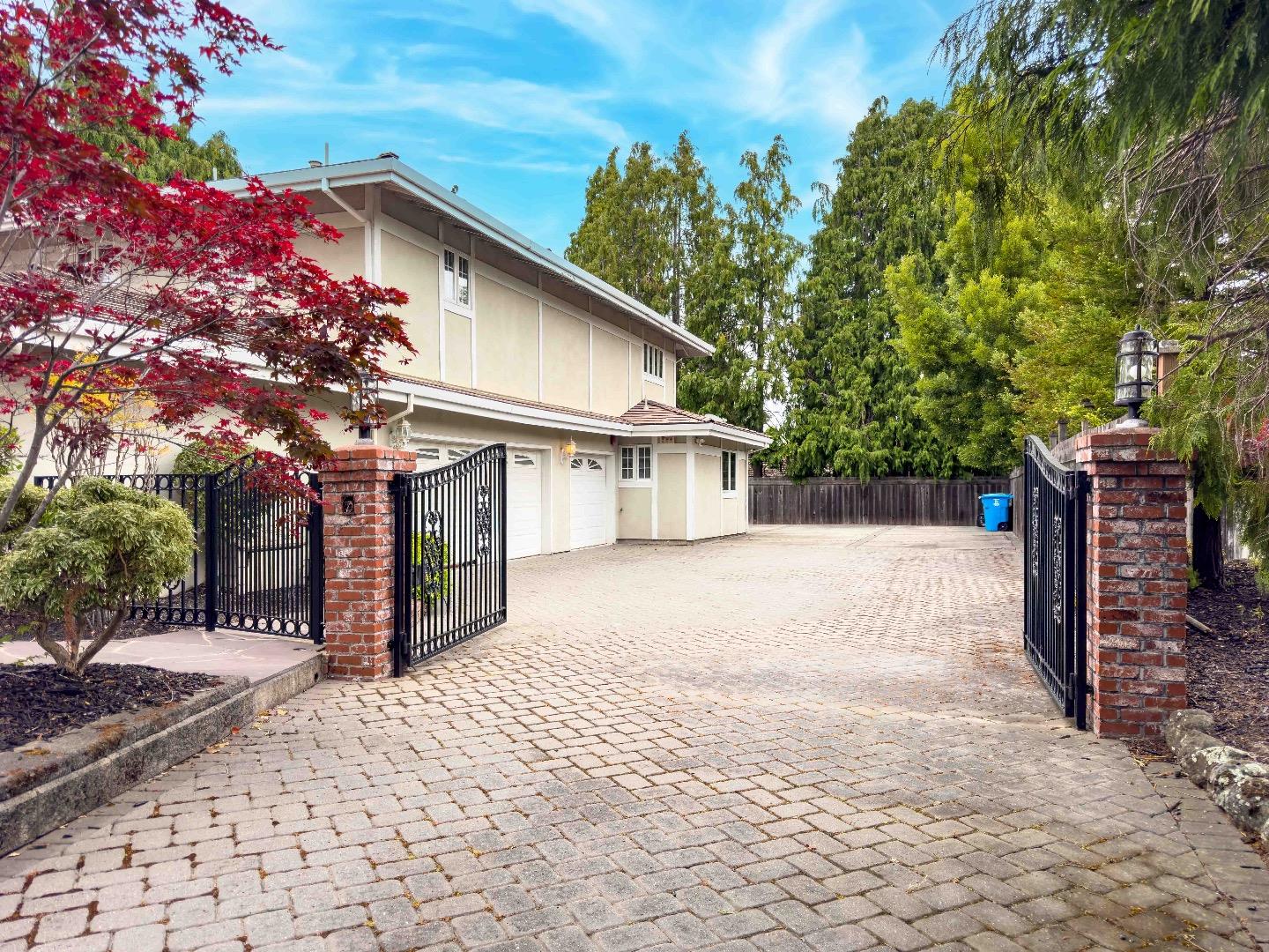 60 Roberts WAY