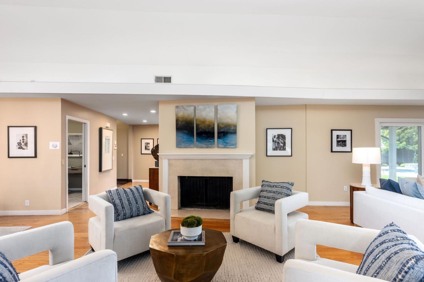 60 Roberts WAY