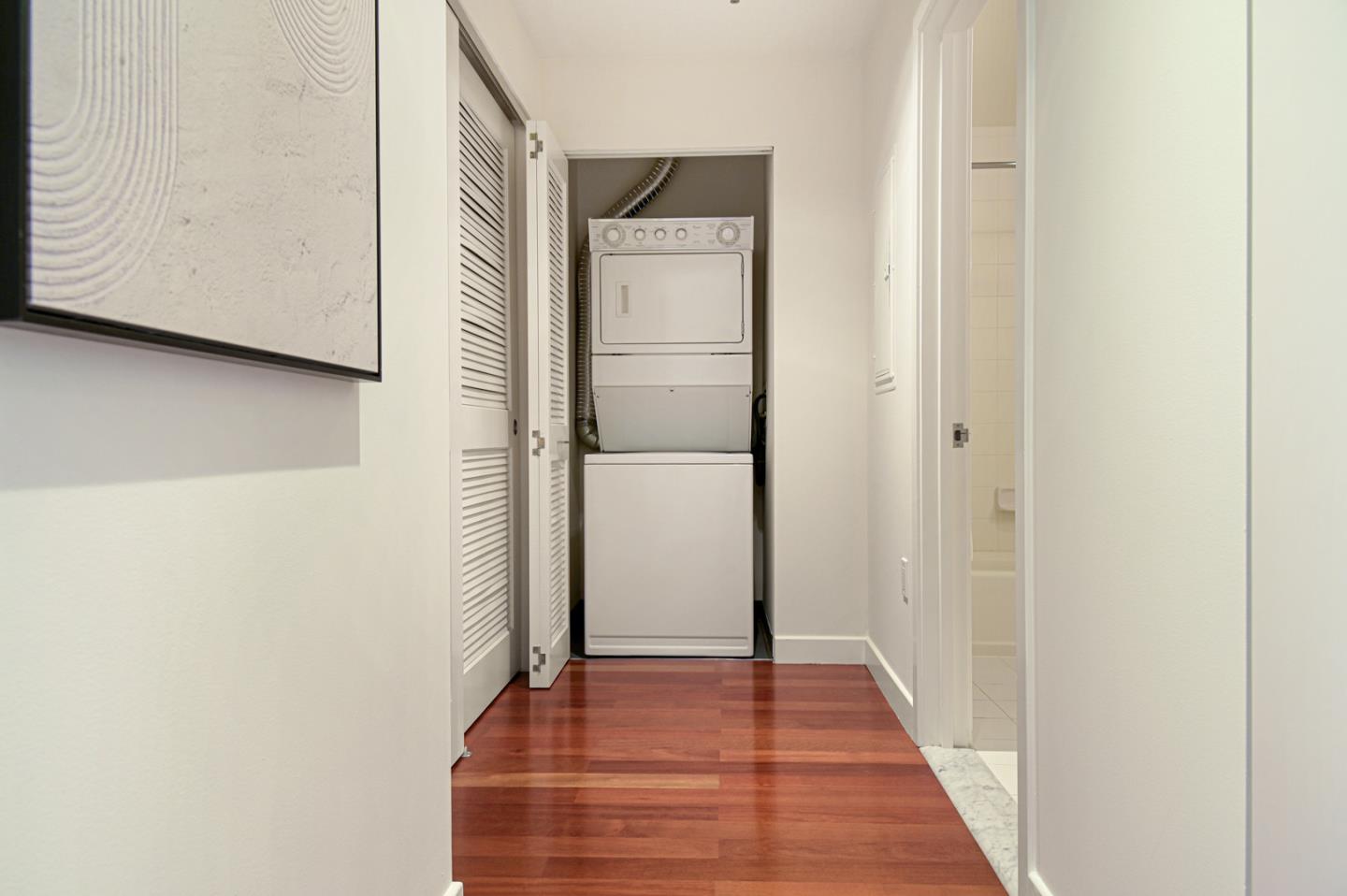 250 King ST 442