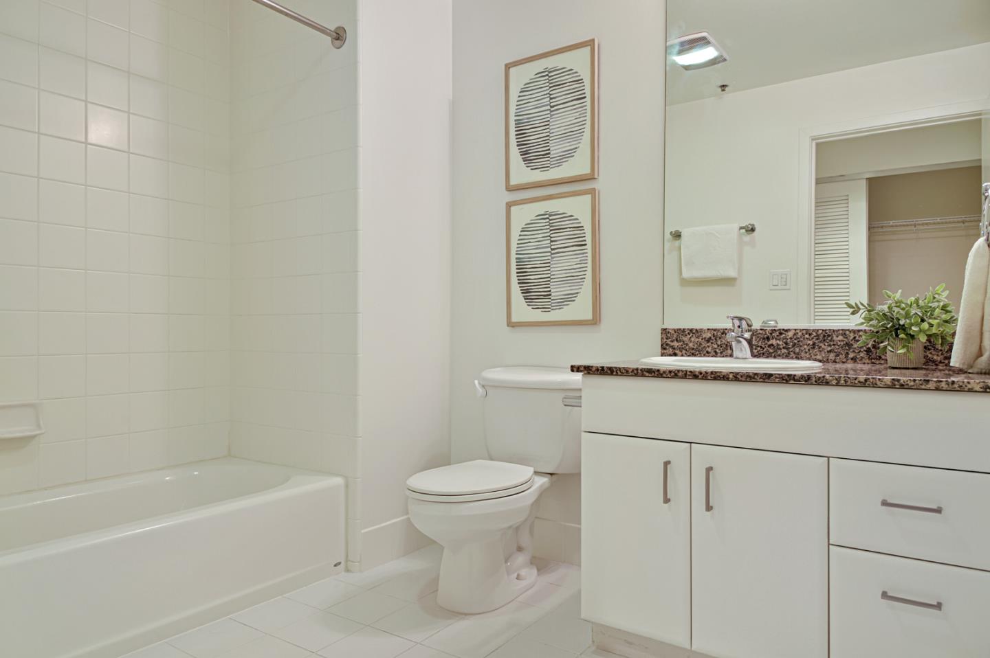 250 King ST 442