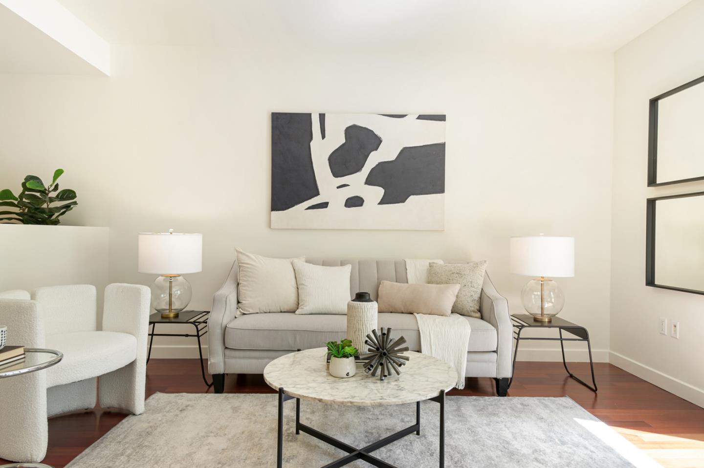 250 King ST 442