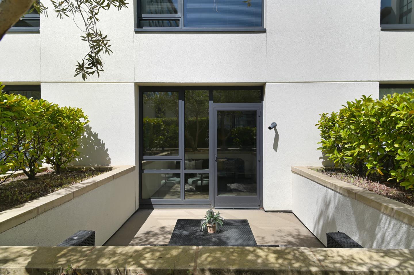 250 King ST 442