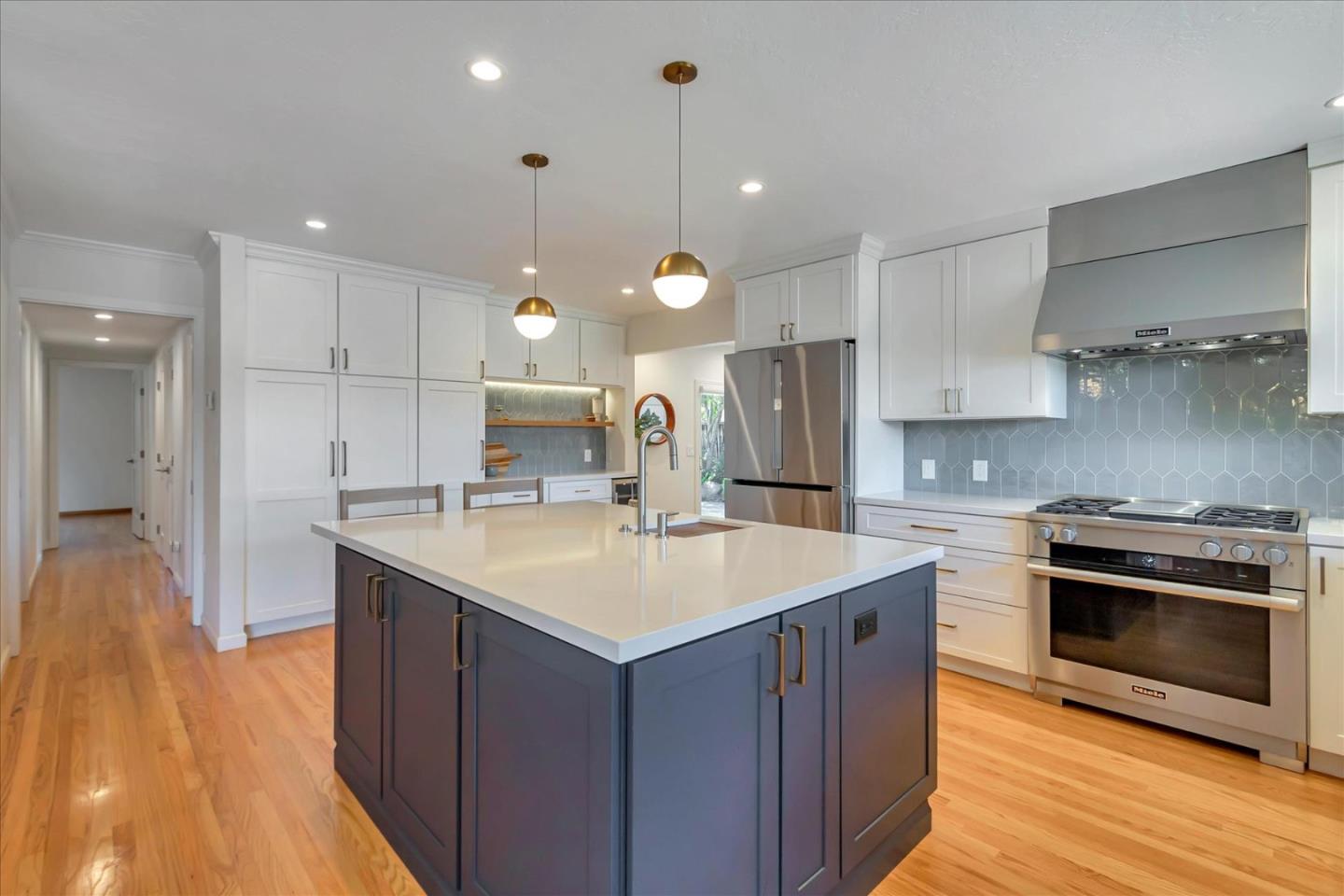 1560 Park Ridge DR