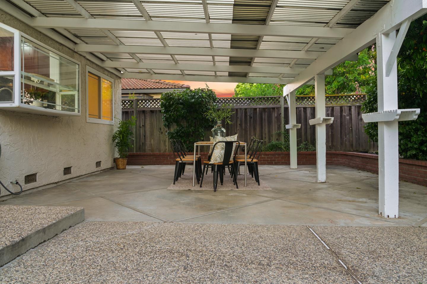877 Cape Colony DR