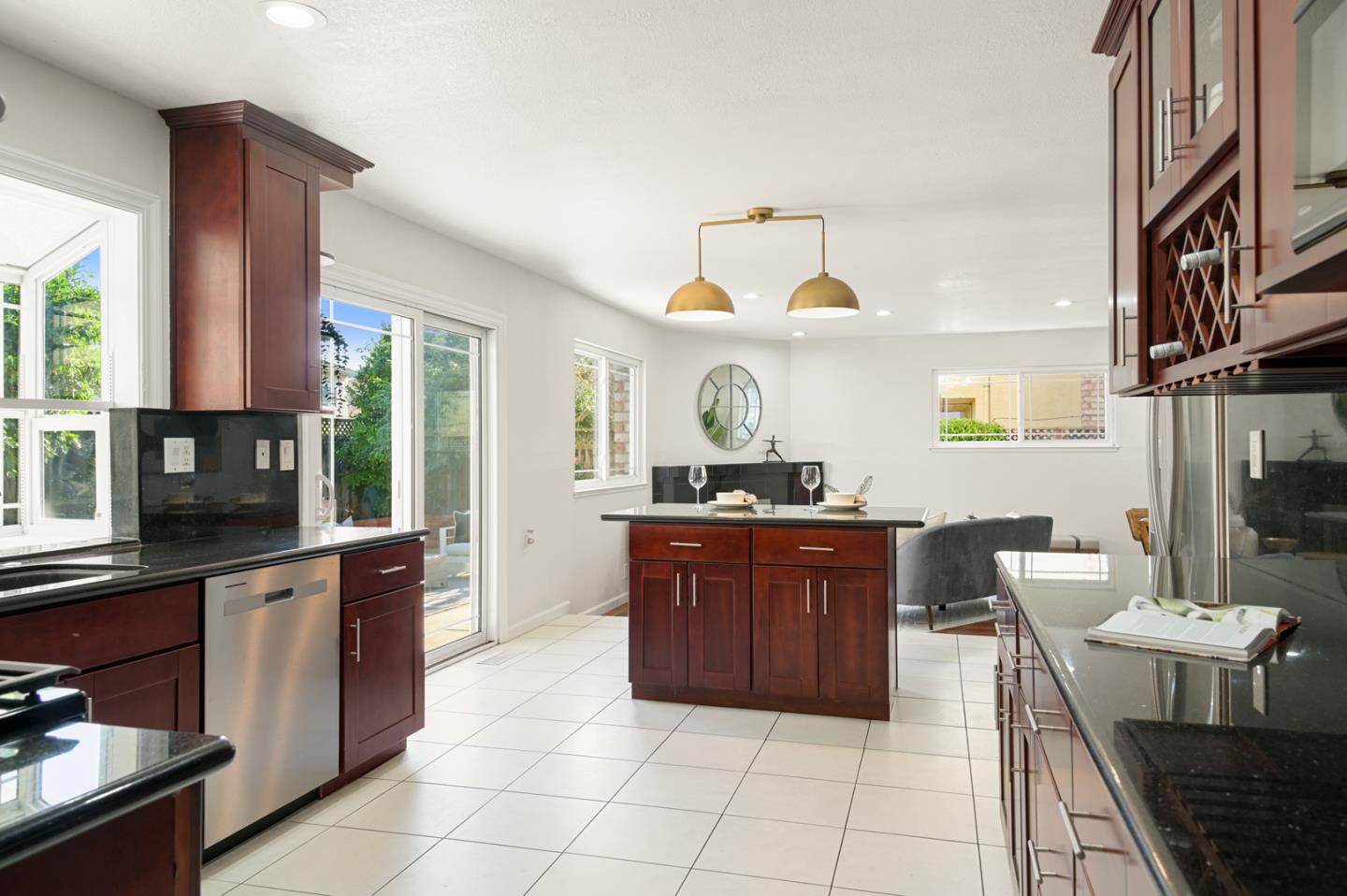 877 Cape Colony DR