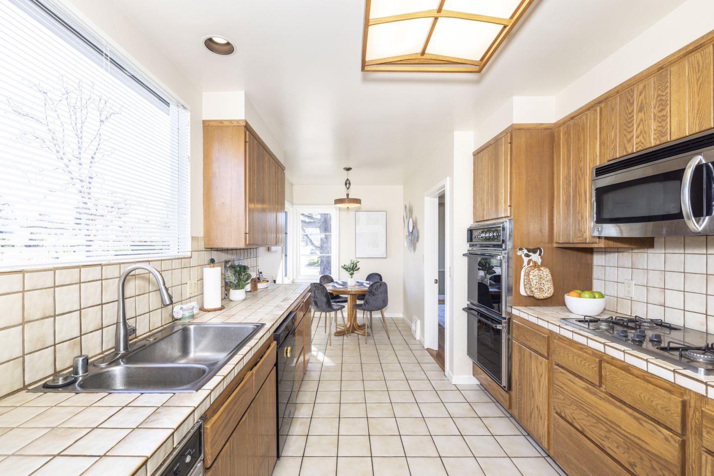 2000 Saint Francis WAY
