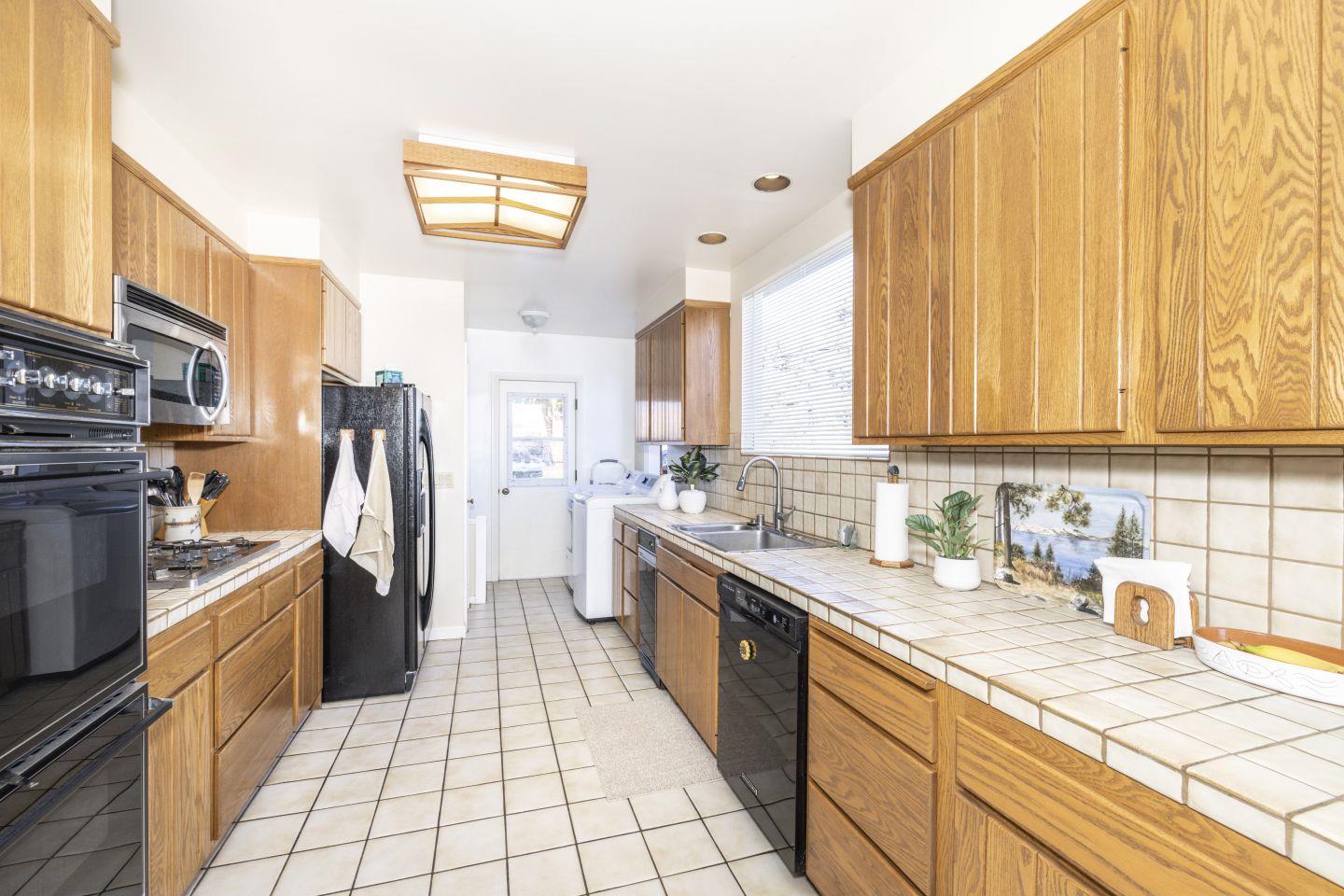 2000 Saint Francis WAY