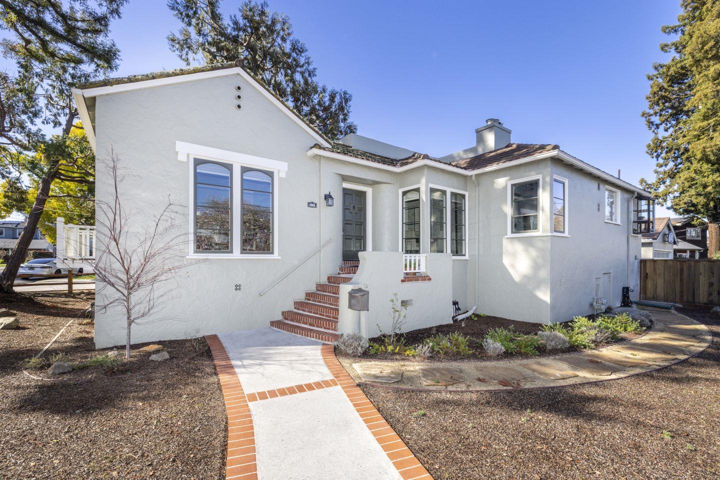 2000 Saint Francis WAY
