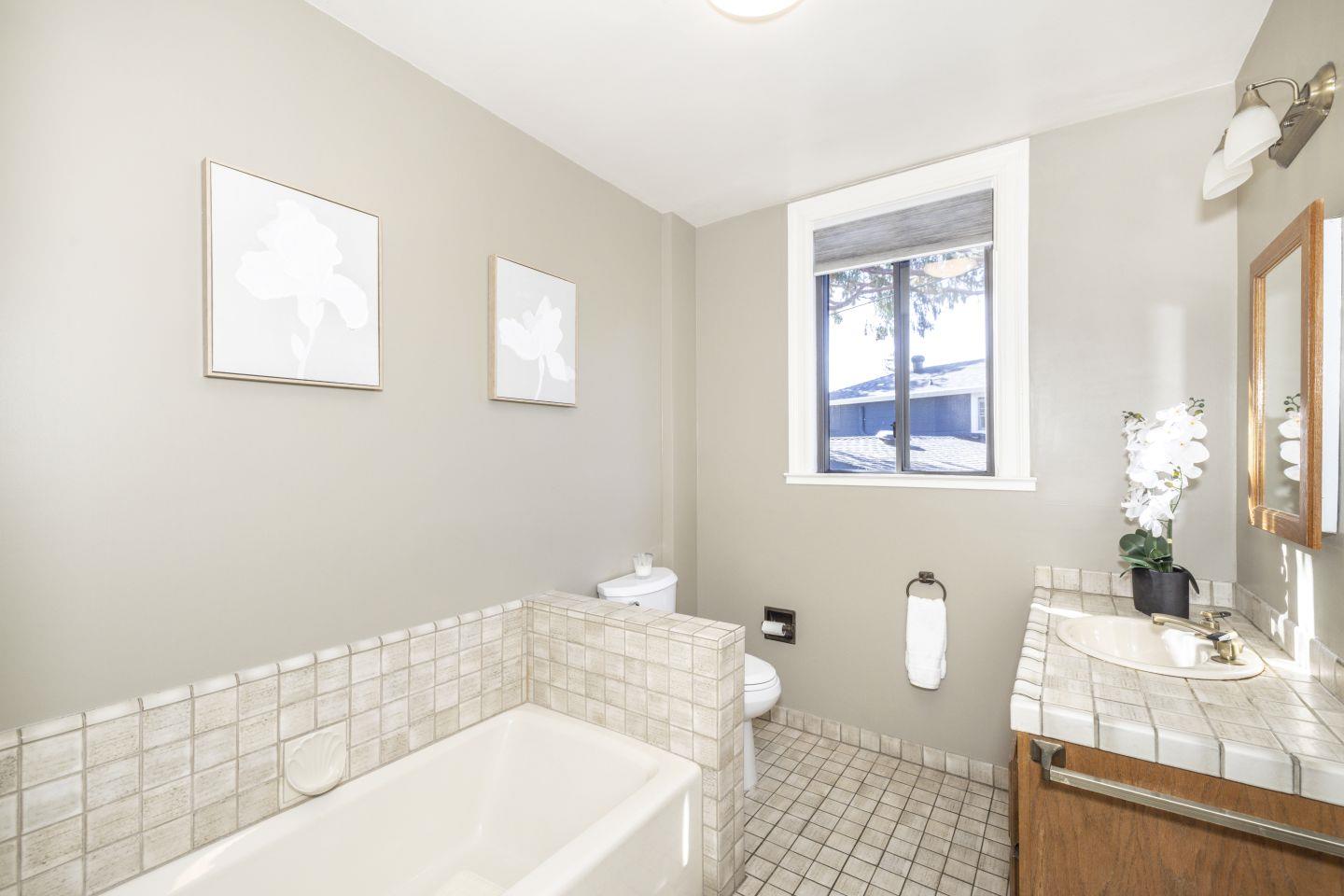 2000 Saint Francis WAY