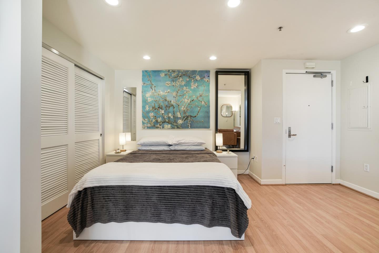 260 King ST 483