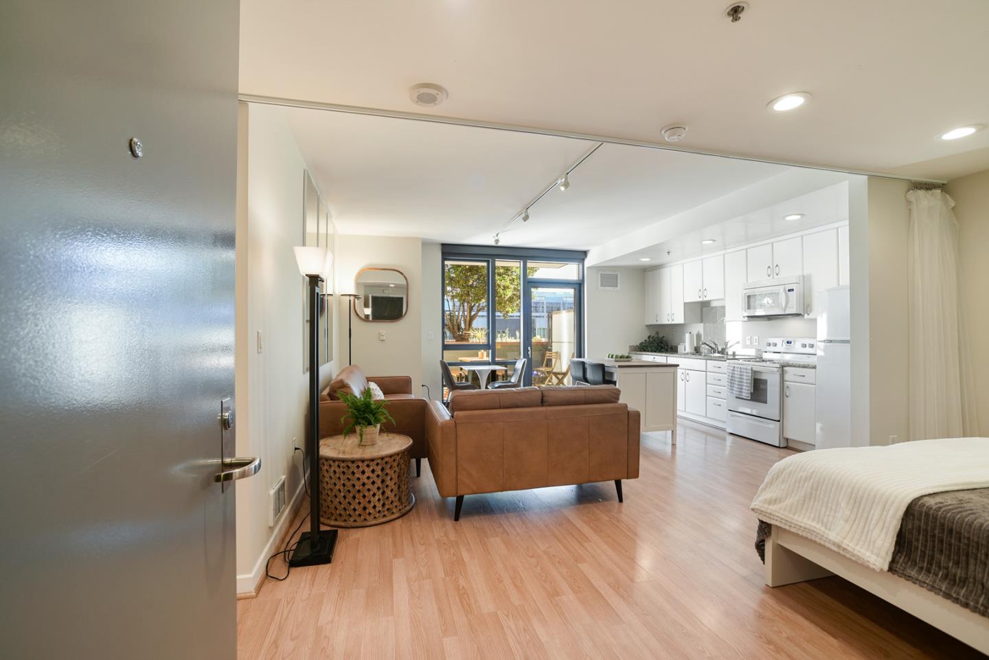 260 King ST 483