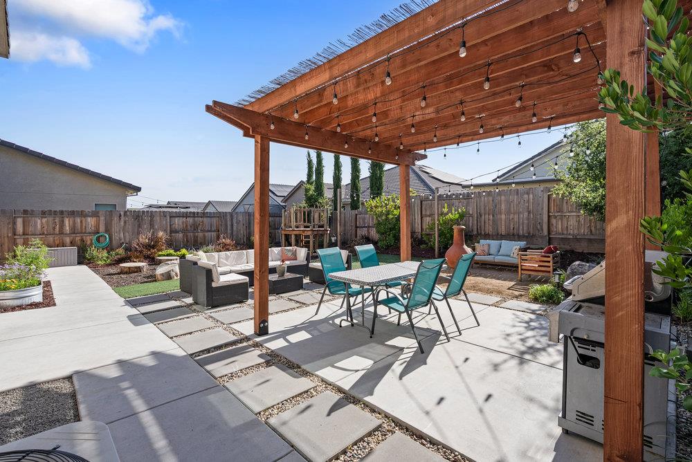 1299 Wildrose Drive