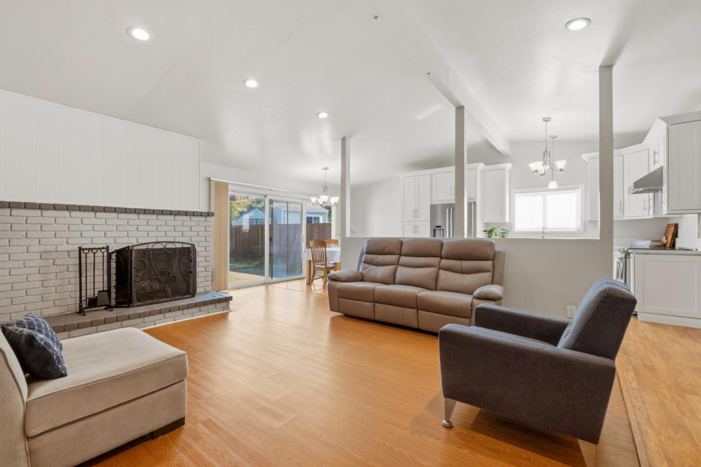 3011 Fasman DR