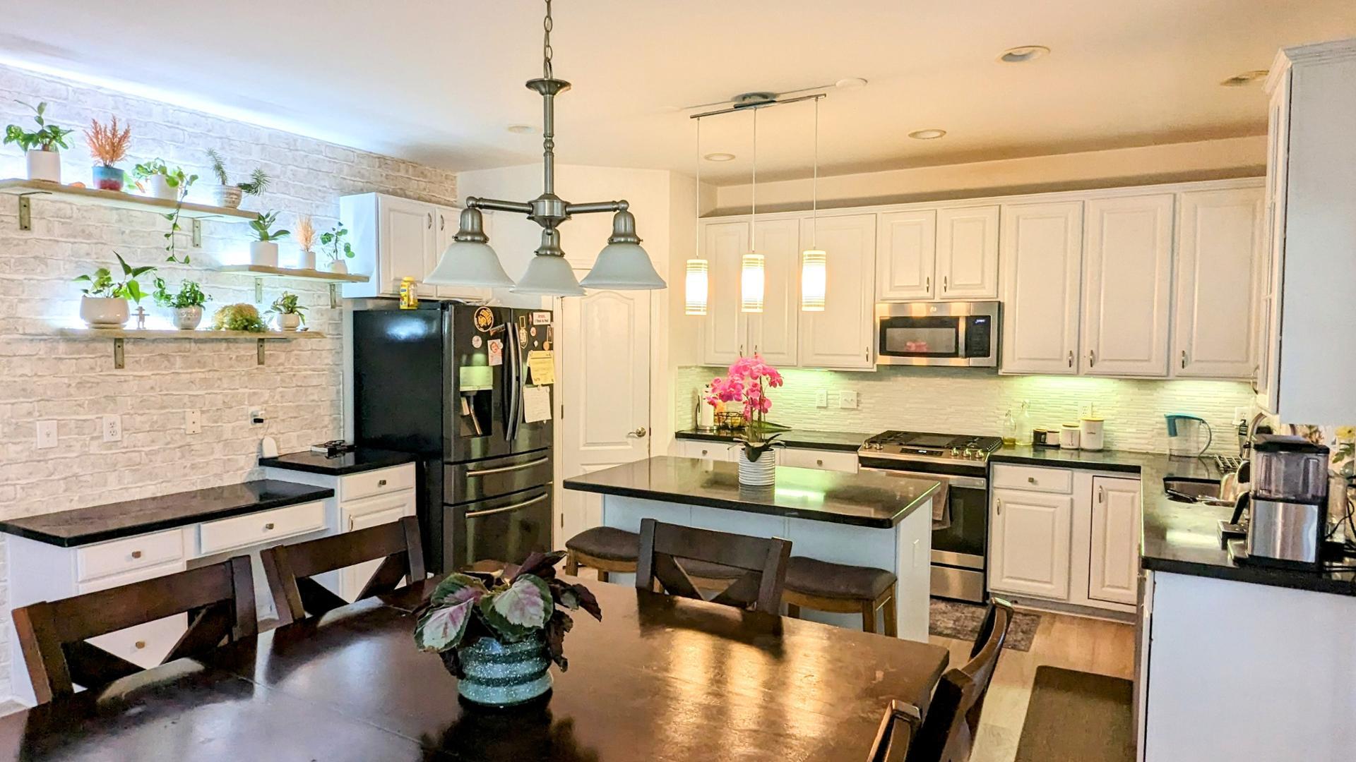 1205 Hill Hollow Way