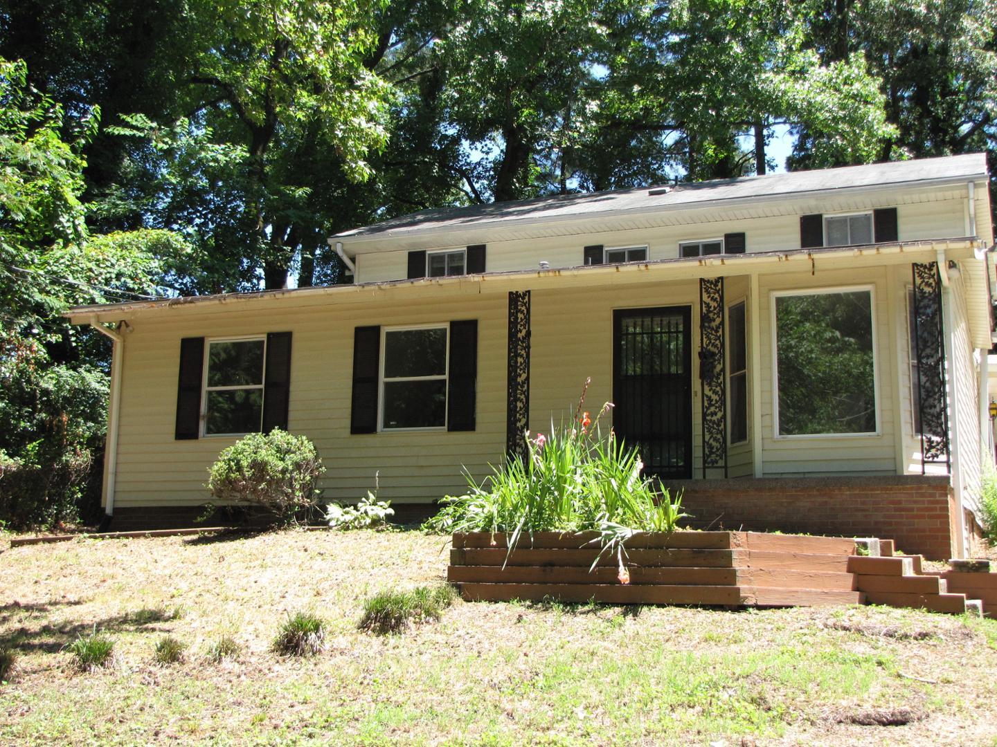 307 W Delafield Avenue