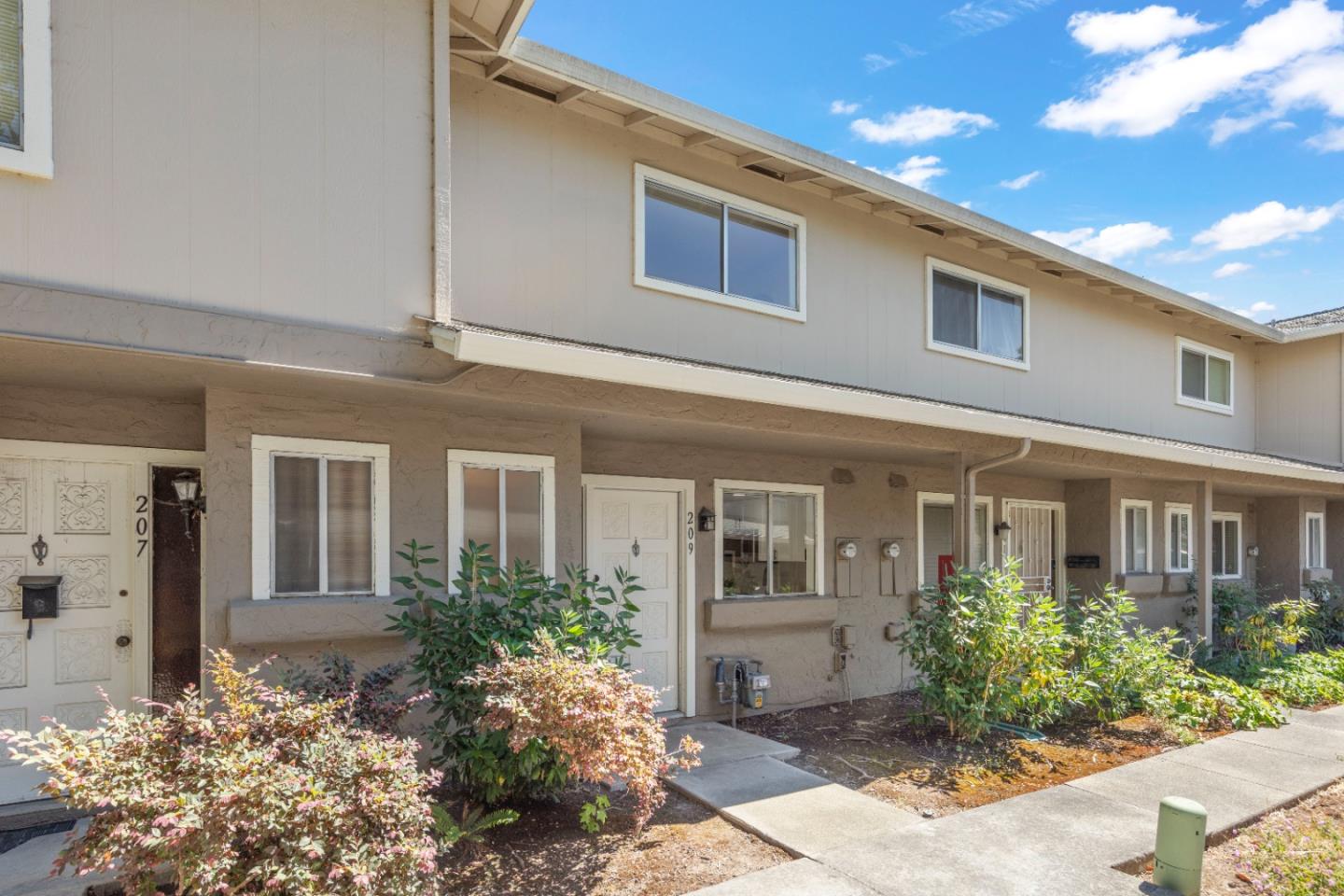 209 N Temple DR