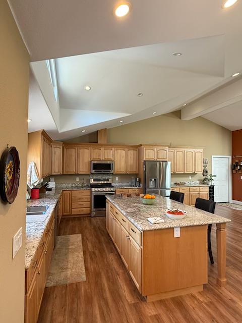 16075 Oak Glen AVE