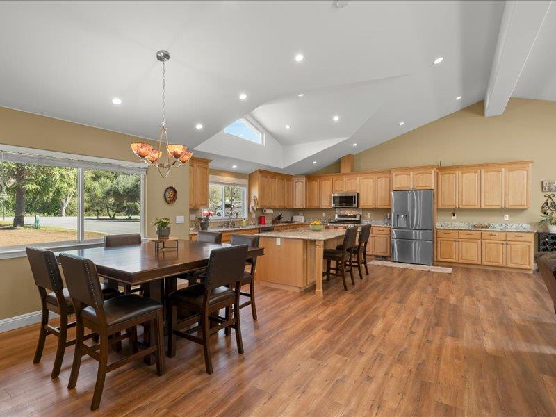 16075 Oak Glen AVE