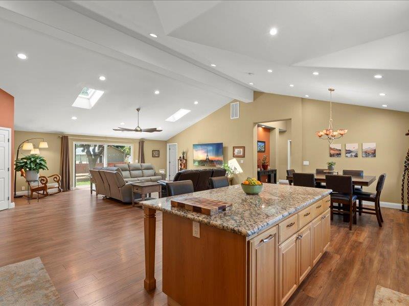 16075 Oak Glen AVE